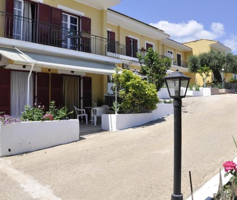 Braziliana Apartments Dassia  Esterno foto